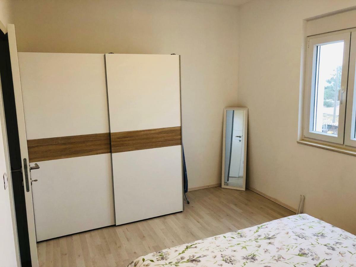 Apartman Petar Ražanac Exterior foto